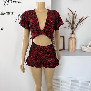 Surf Date Romper Size 4 cutout tie front Ruffle